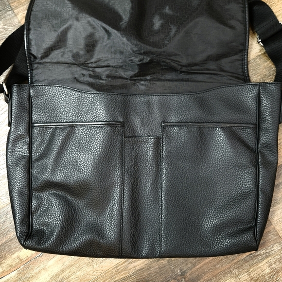 NWOT URBAN RENEWAL USHER BLACK FAUX LEATHER MESSENGER BAG 19" X 13" - Picture 10 of 10